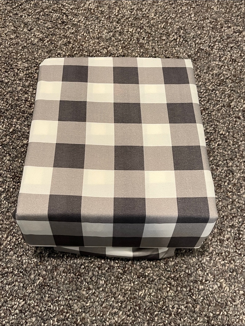 Gray and white check print top sheet